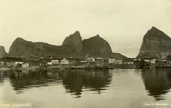 Træna med Trænstaven til høyre